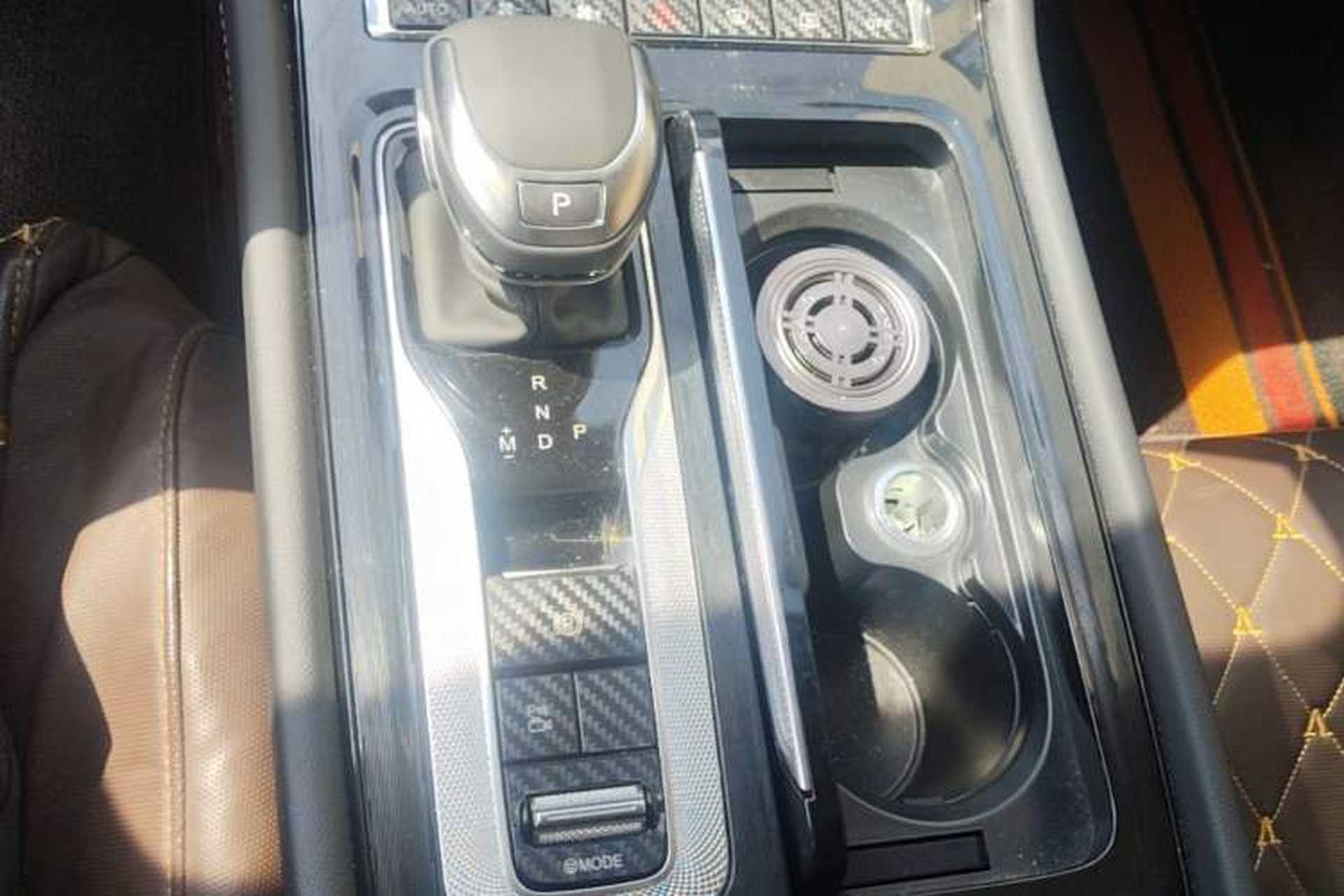 Used Hongqi H5 2024 2.0T Automatic Smart Connect Flagship Edition Gear Lever