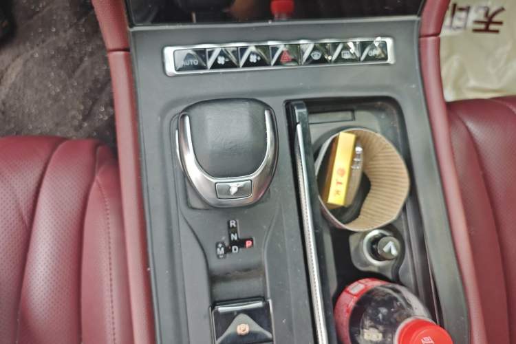 Used Hongqi H5 2024 2.0T Automatic Smart Connect Flagship Edition Gear Lever