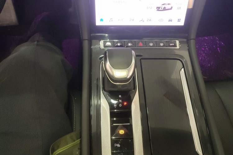 Used Hongqi H5 2024 1.5T DCT Smart Connect Flagship Edition Gear Lever