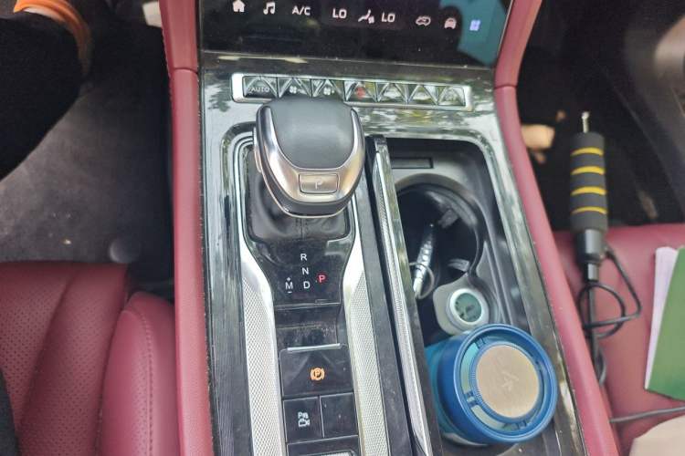 Used Hongqi H5 2024 2.0T Automatic Smart Connect Flagship Edition Gear Lever