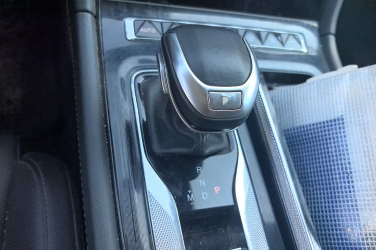 Used Hongqi H5 2024 1.5T DCT Smart Connect Flagship Edition Gear Lever