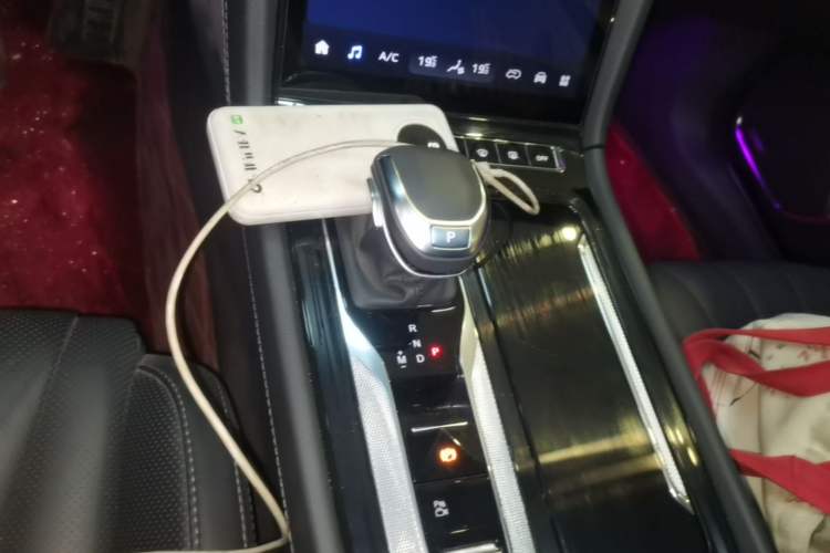 Used Hongqi H5 2024 2.0T Automatic Smart Connect Flagship Edition Gear Lever