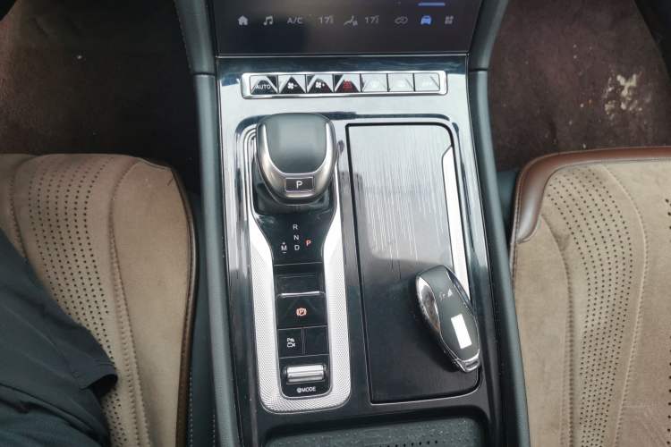Used Hongqi H5 2024 1.5T HEV Smart Connect Flagship Edition Gear Lever