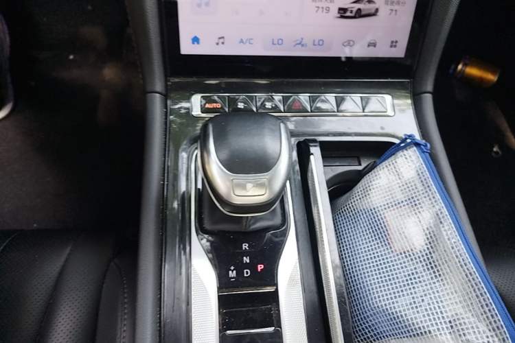 Used Hongqi H5 2024 1.5T DCT Smart Connect Flagship Edition Gear Lever