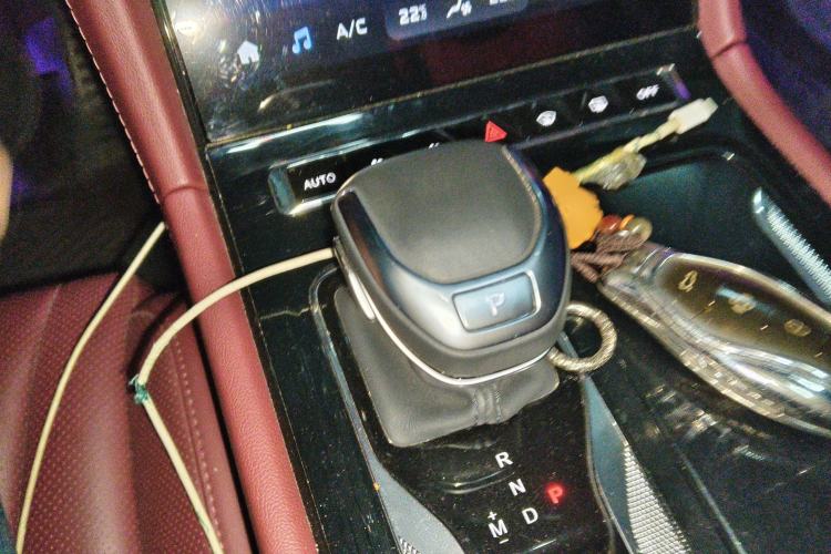 Used Hongqi H5 2024 2.0T Automatic Smart Connect Flagship Edition Gear Lever