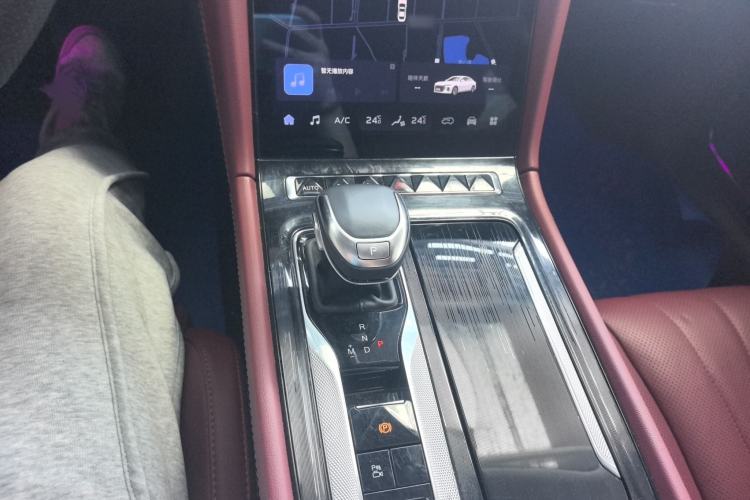 Used Hongqi H5 2024 2.0T Automatic Smart Connect Flagship Edition Gear Lever