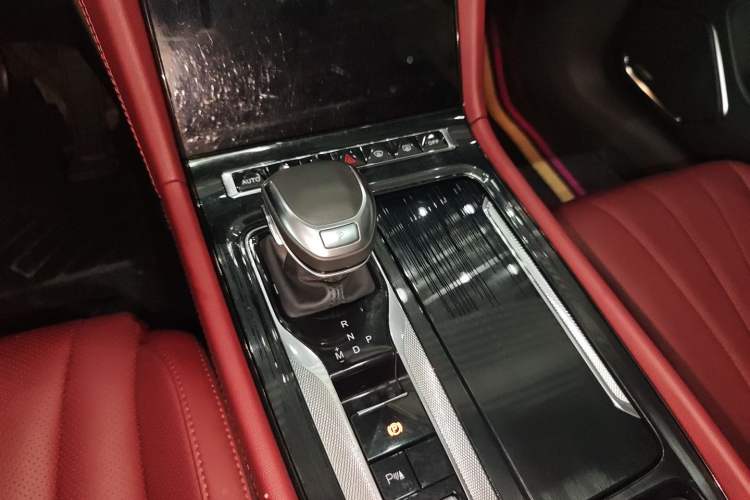 Used Hongqi H5 2024 2.0T Automatic Smart Connect Flagship Edition Gear Lever