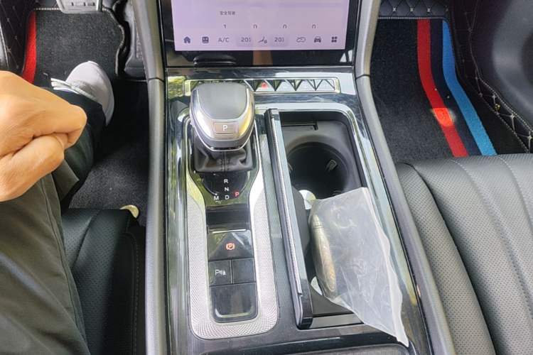 Used Hongqi H5 2024 1.5T DCT Smart Connect Flagship Edition Gear Lever