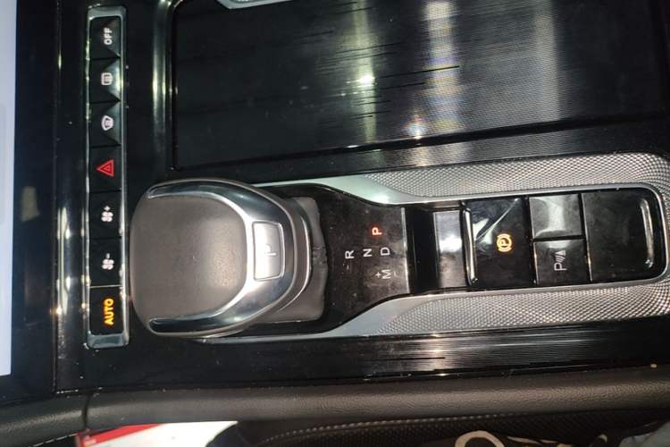 Used Hongqi H5 2024 1.5T DCT Smart Connect Flagship Edition Gear Lever