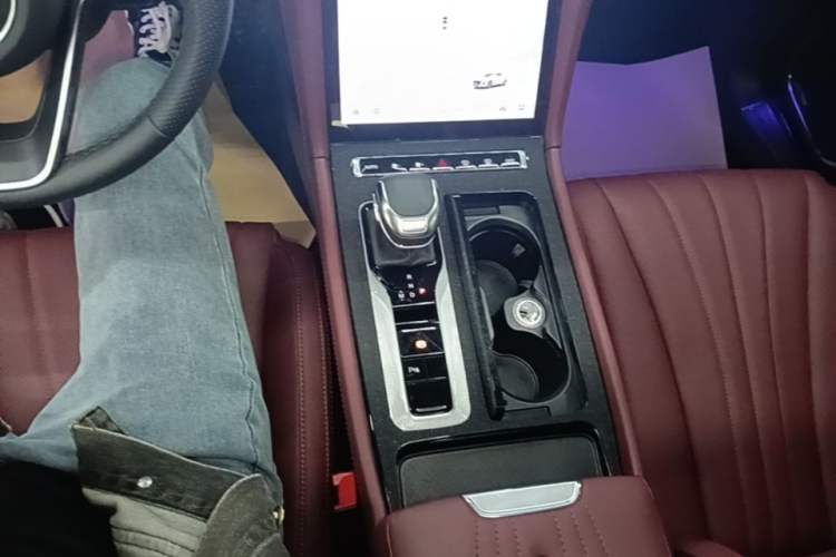Used Hongqi H5 2024 1.5T DCT Smart Connect Flagship Edition Gear Lever
