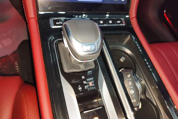 Used Hongqi H5 2024 2.0T Automatic Smart Connect Flagship Edition Gear Lever