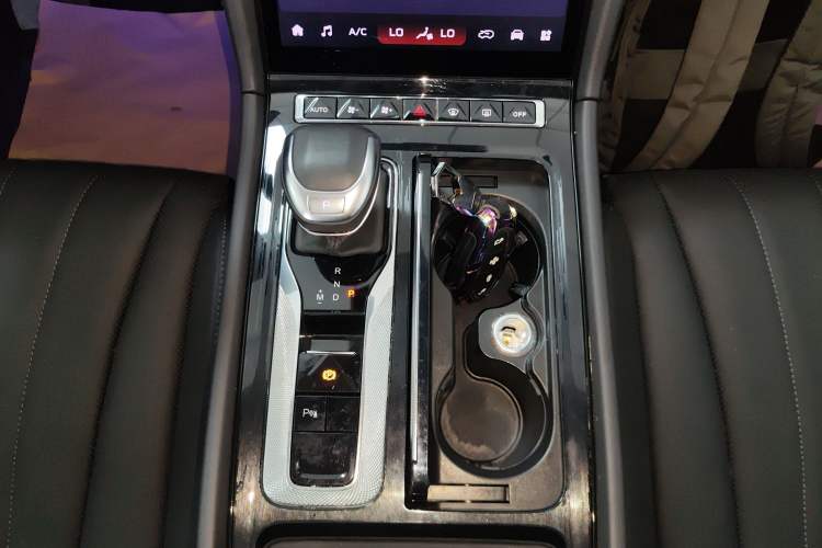 Used Hongqi H5 2024 1.5T DCT Smart Connect Flagship Edition Gear Lever