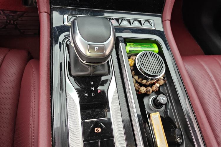 Used Hongqi H5 2024 2.0T Automatic Smart Connect Flagship Edition Gear Lever