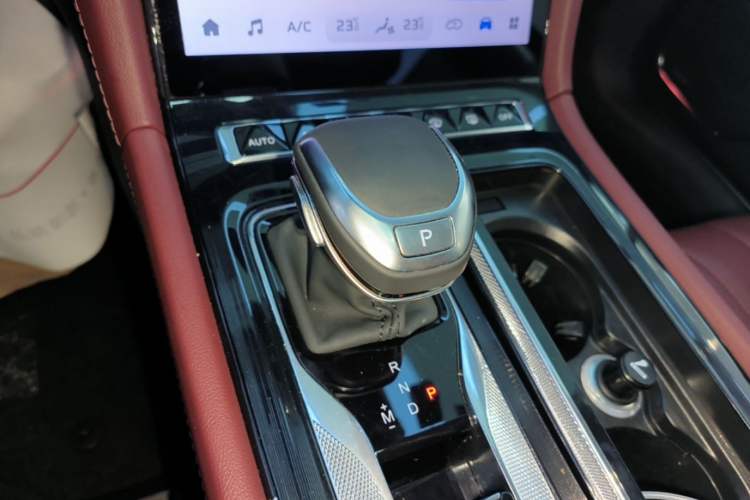Used Hongqi H5 2024 2.0T Automatic Smart Connect Flagship Edition Gear Lever