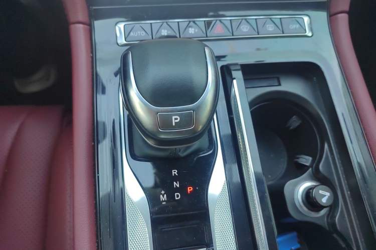Used Hongqi H5 2024 1.5T DCT Smart Connect Flagship Edition Gear Lever
