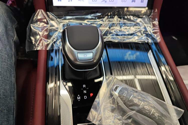 Used Hongqi H5 2024 2.0T Automatic Smart Connect Flagship Edition Gear Lever