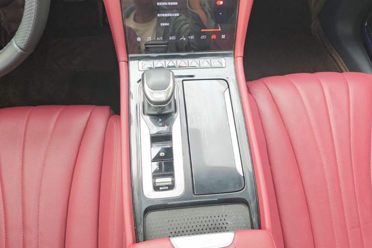 Used Hongqi H5 2024 2.0T Automatic Smart Connect Flagship Edition Gear Lever