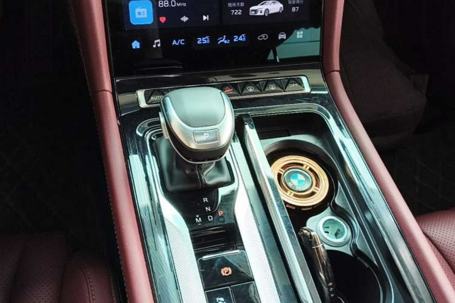 Used Hongqi H5 2024 2.0T Automatic Smart Connect Flagship Edition Gear Lever