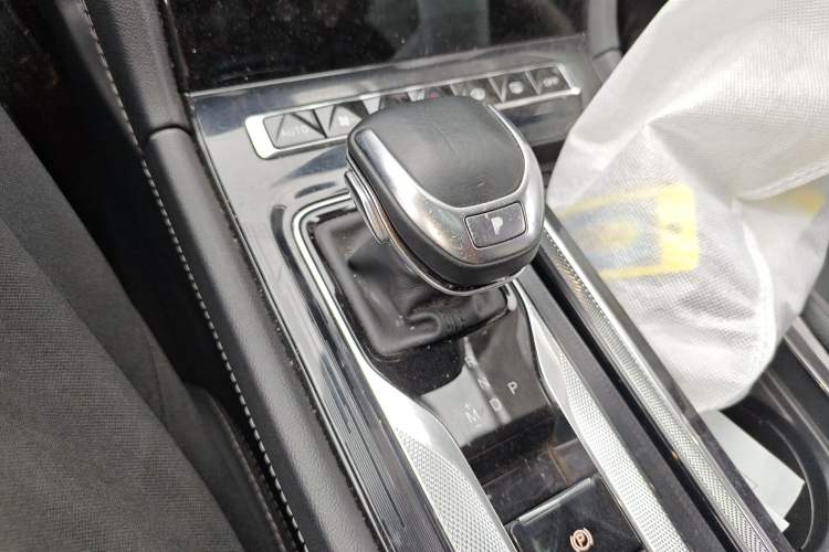 Used Hongqi H5 2024 1.5T DCT Smart Connect Flagship Edition Gear Lever