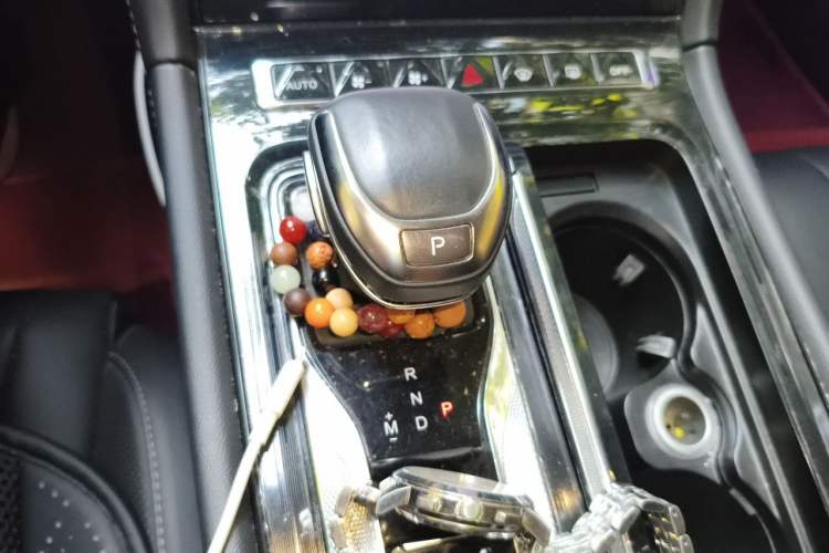 Used Hongqi H5 2024 1.5T DCT Smart Connect Flagship Edition Gear Lever