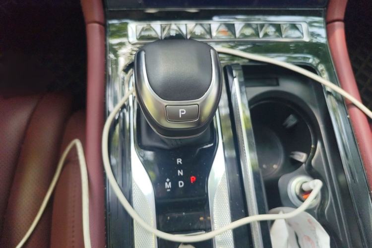 Used Hongqi H5 2024 2.0T Automatic Smart Connect Flagship Edition Gear Lever