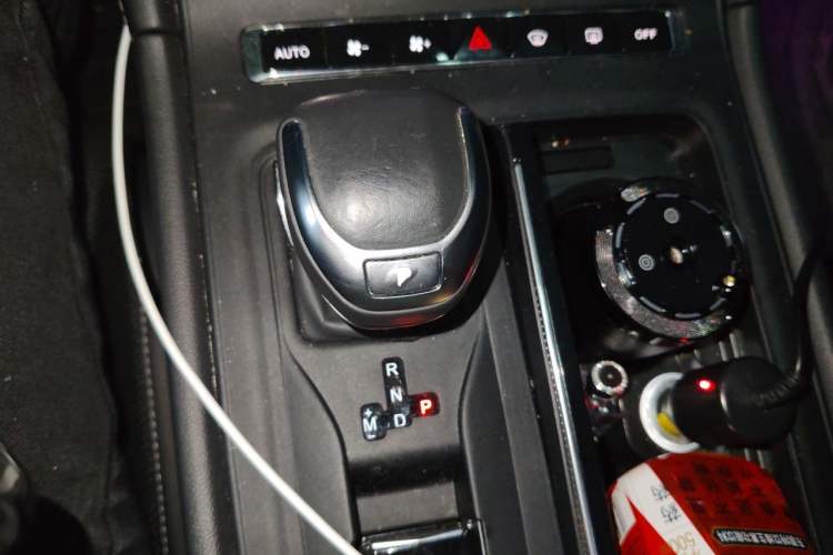 Used Hongqi H5 2024 1.5T DCT Smart Connect Flagship Edition Gear Lever