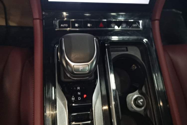 Used Hongqi H5 2024 2.0T Automatic Smart Connect Flagship Edition Gear Lever