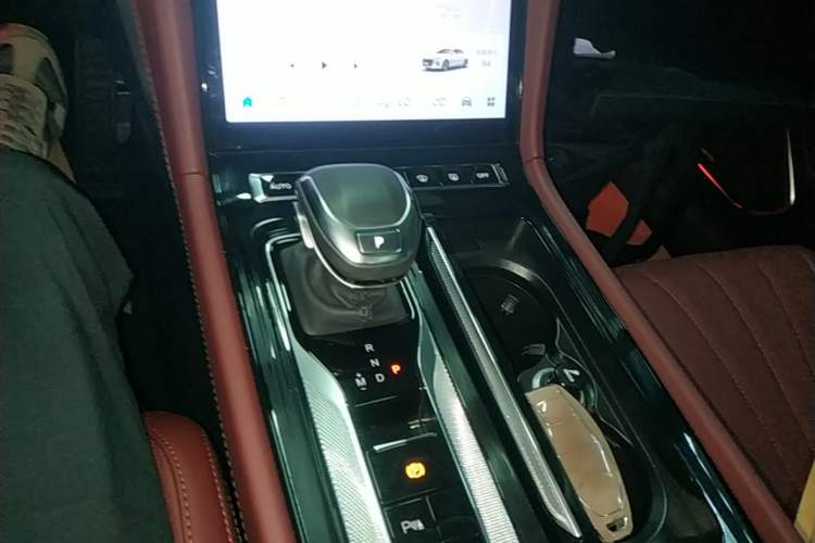 Used Hongqi H5 2024 1.5T DCT Smart Connect Flagship Edition Gear Lever