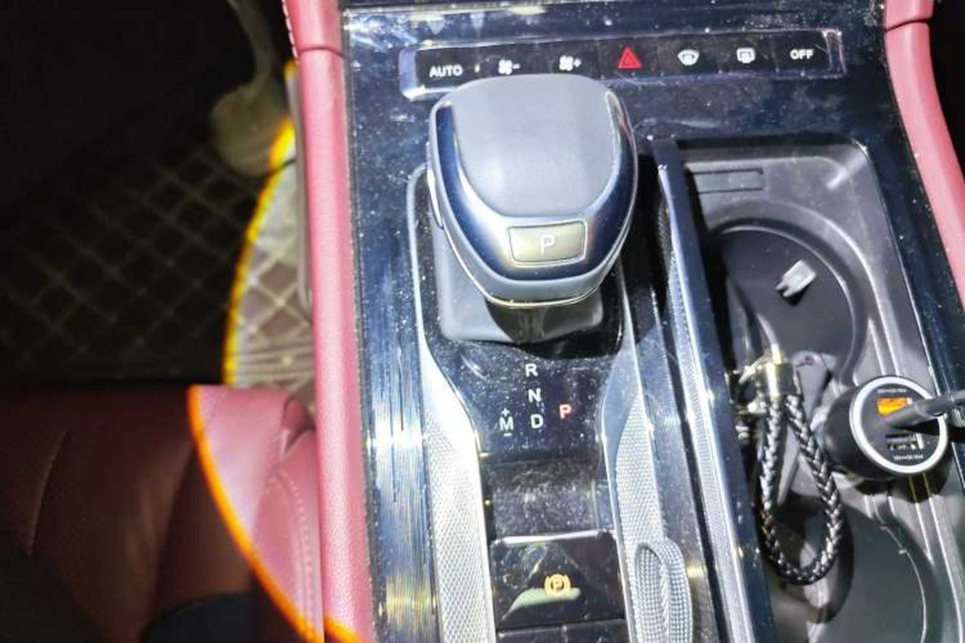 Used Hongqi H5 2024 2.0T Automatic Smart Connect Flagship Edition Gear Lever