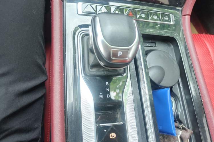 Used Hongqi H5 2024 1.5T DCT Smart Connect Flagship Edition Gear Lever