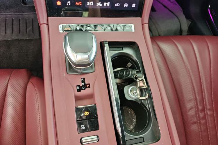 Used Hongqi H5 2024 2.0T Automatic Smart Connect Flagship Edition Gear Lever