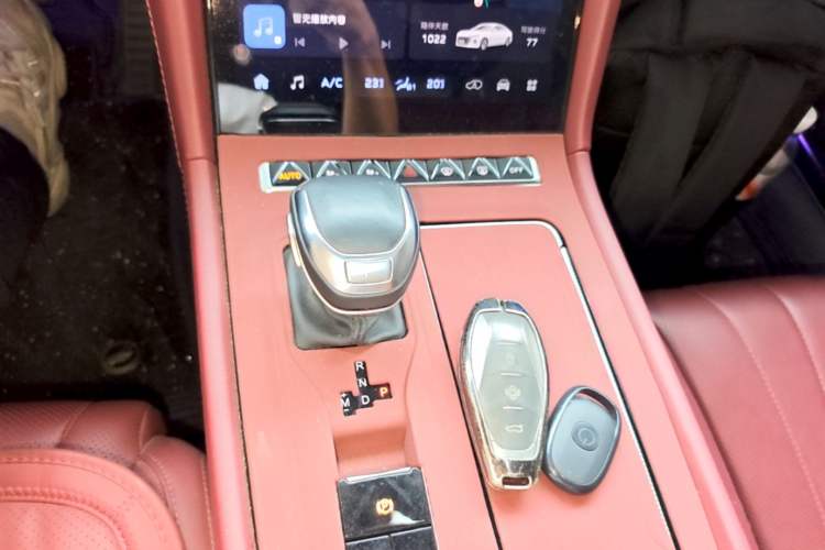 Used Hongqi H5 2024 2.0T Automatic Smart Connect Flagship Edition Gear Lever
