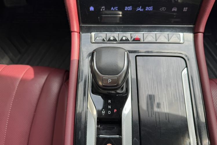 Used Hongqi H5 2024 2.0T Automatic Smart Connect Flagship Edition Gear Lever