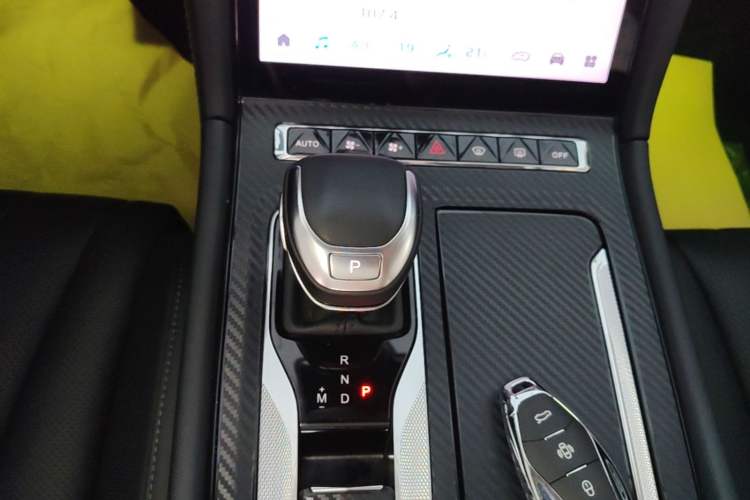 Used Hongqi H5 2024 1.5T DCT Smart Connect Flagship Edition Gear Lever