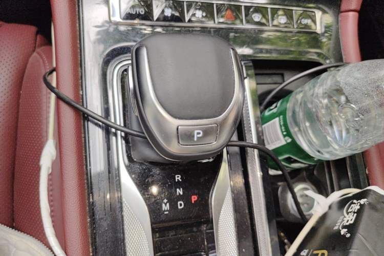 Used Hongqi H5 2024 2.0T Automatic Smart Connect Flagship Edition Gear Lever