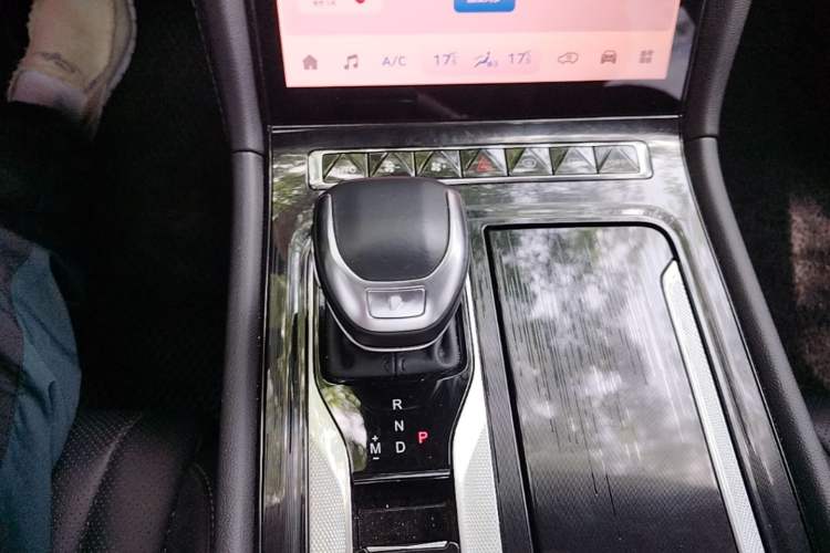 Used Hongqi H5 2024 1.5T DCT Smart Connect Flagship Edition Gear Lever