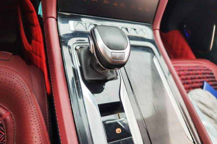 Used Hongqi H5 2024 2.0T Automatic Smart Connect Flagship Edition Gear Lever