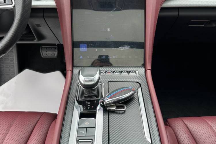 Used Hongqi H5 2024 2.0T Automatic Smart Connect Flagship Edition Gear Lever