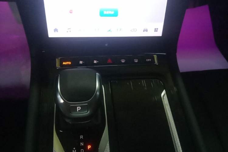 Used Hongqi H5 2024 1.5T DCT Smart Connect Flagship Edition Gear Lever