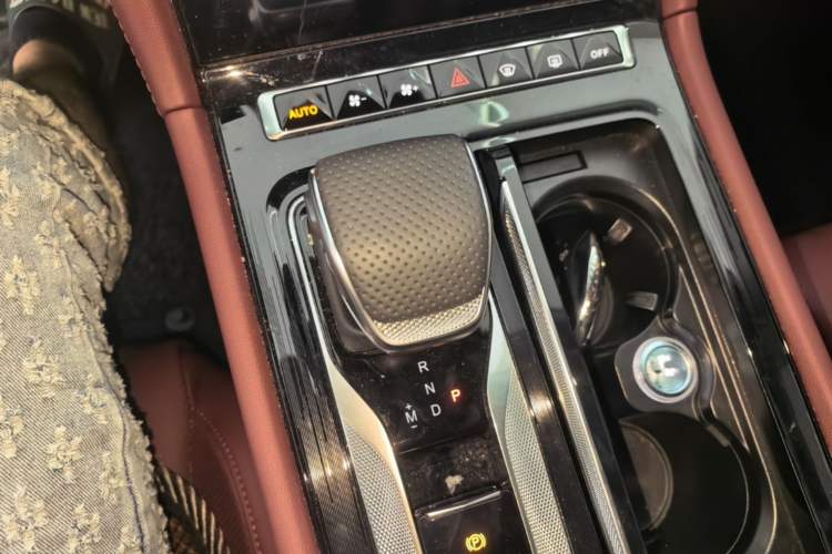 Used Hongqi H5 2024 1.5T DCT Smart Connect Flagship Edition Gear Lever