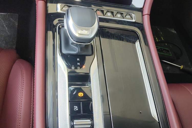Used Hongqi H5 2024 2.0T Automatic Smart Connect Flagship Edition Gear Lever