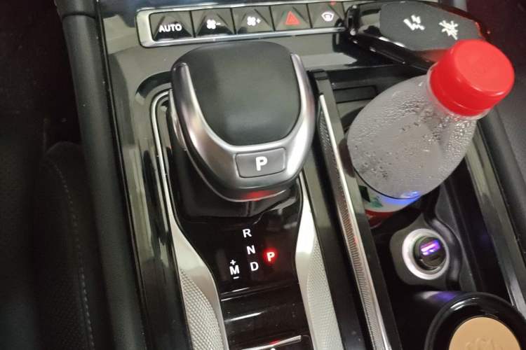 Used Hongqi H5 2024 2.0T Automatic Smart Connect Flagship Edition Gear Lever