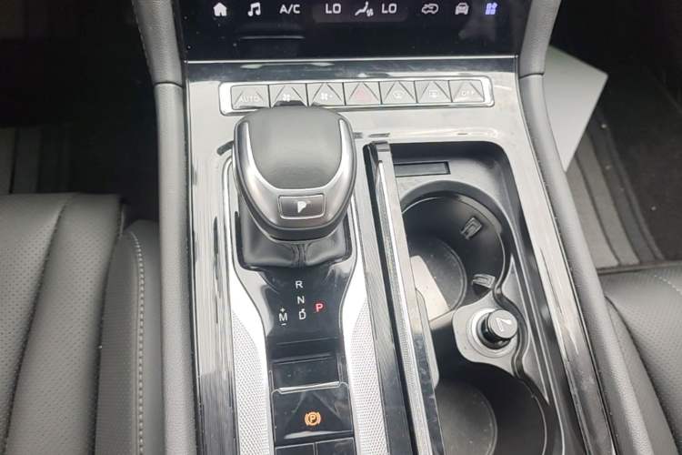 Used Hongqi H5 2024 1.5T DCT Smart Connect Flagship Edition Gear Lever