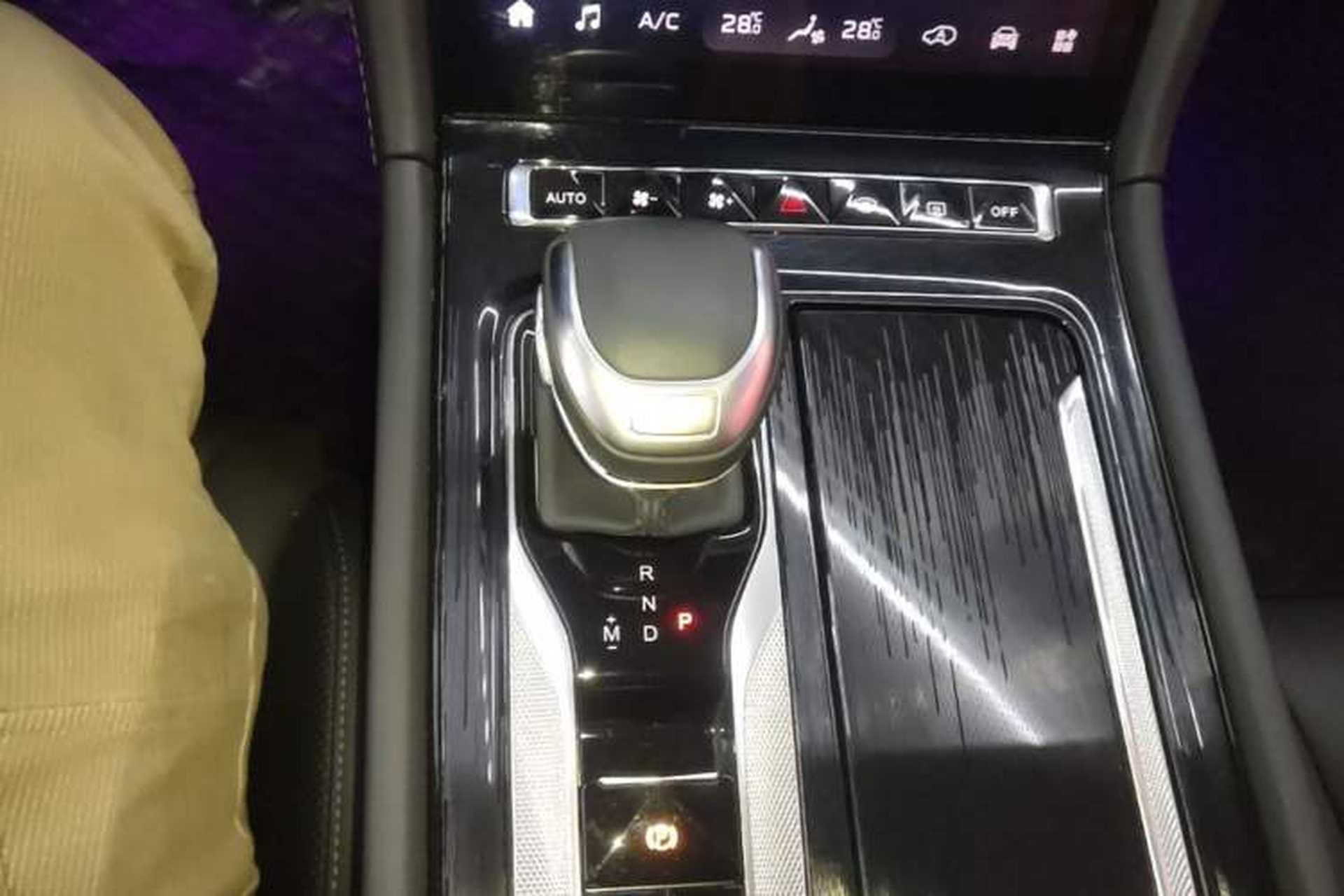 Used Hongqi H5 2024 2.0T Automatic Smart Connect Flagship Edition Gear Lever