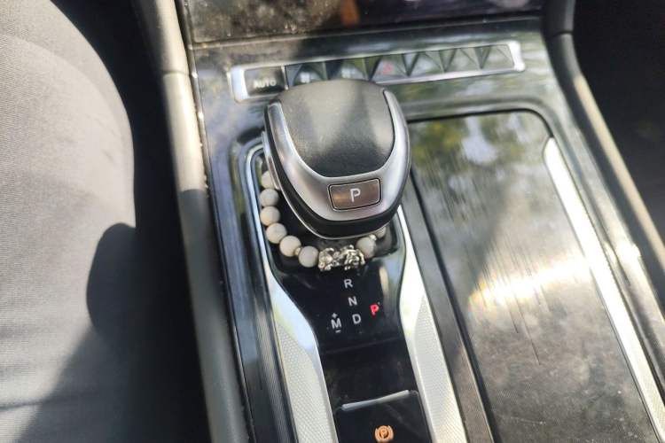 Used Hongqi H5 2024 1.5T DCT Smart Connect Flagship Edition Gear Lever