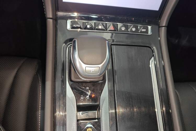 Used Hongqi H5 2024 1.5T DCT Smart Connect Flagship Edition Gear Lever