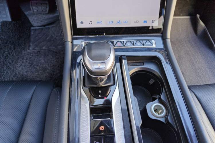 Used Hongqi H5 2024 1.5T DCT Smart Connect Flagship Edition Gear Lever