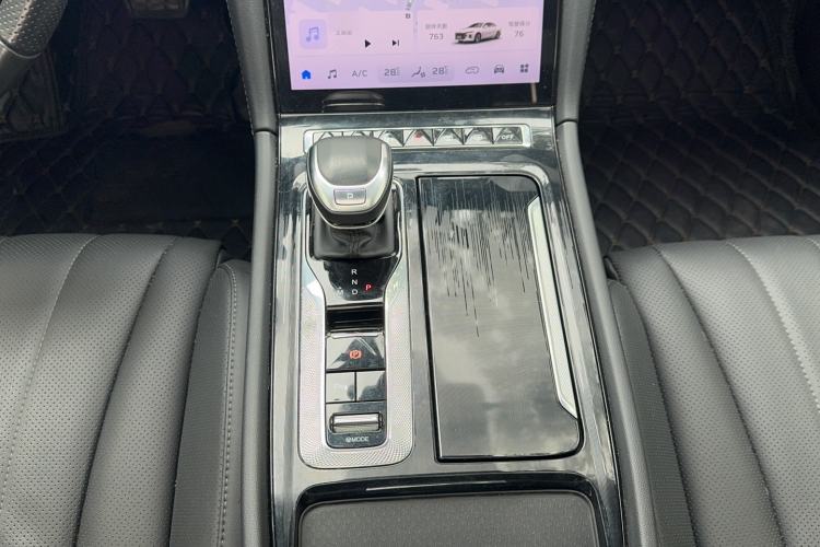 Used Hongqi H5 2024 2.0T Automatic Smart Connect Flagship Edition Gear Lever