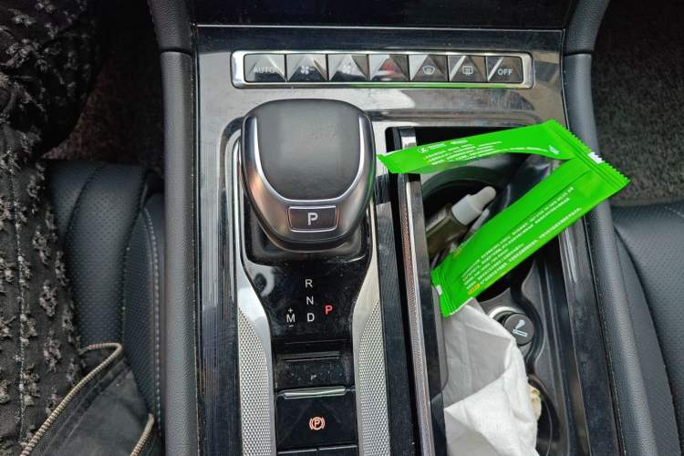 Used Hongqi H5 2024 2.0T Automatic Smart Connect Flagship Edition Gear Lever