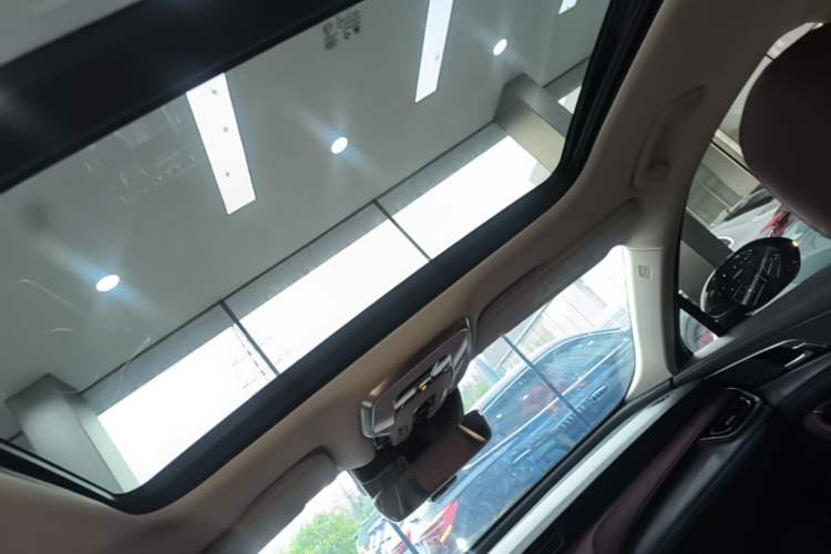 Used Hongqi H5 2024 2.0T Automatic Smart Connect Flagship Edition Headliner